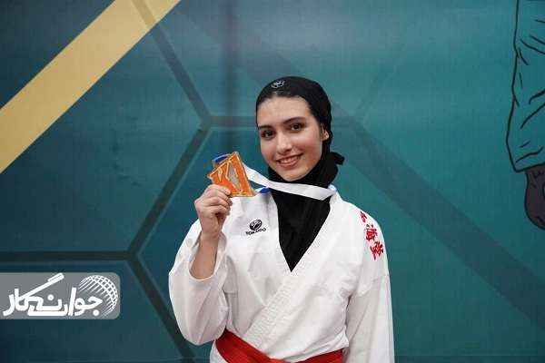 طلا کاراته وان بر گردن پاداش