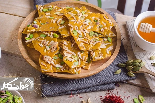 سوهان قم سوغاتی شیرین