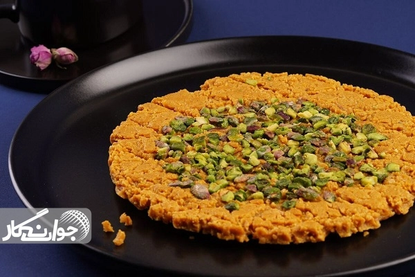 سوهان قم سوغاتی شیرین