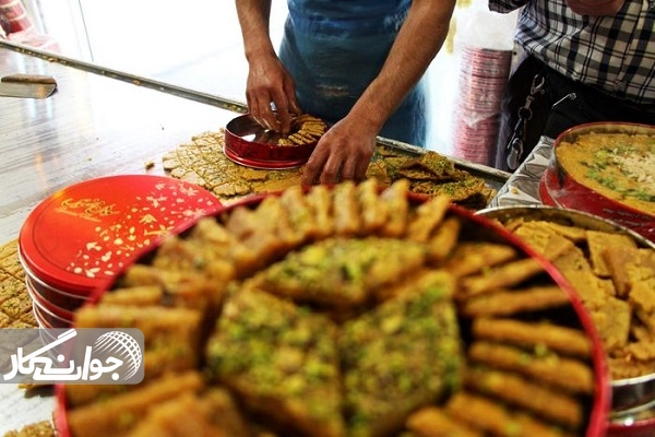 سوهان قم سوغاتی شیرین