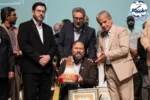 اولین نشان برتر هنر شهروندی قم بر سینه زارعی